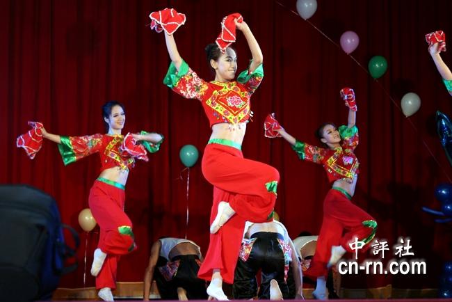威尼斯人娱乐场
学生表演的秧歌情