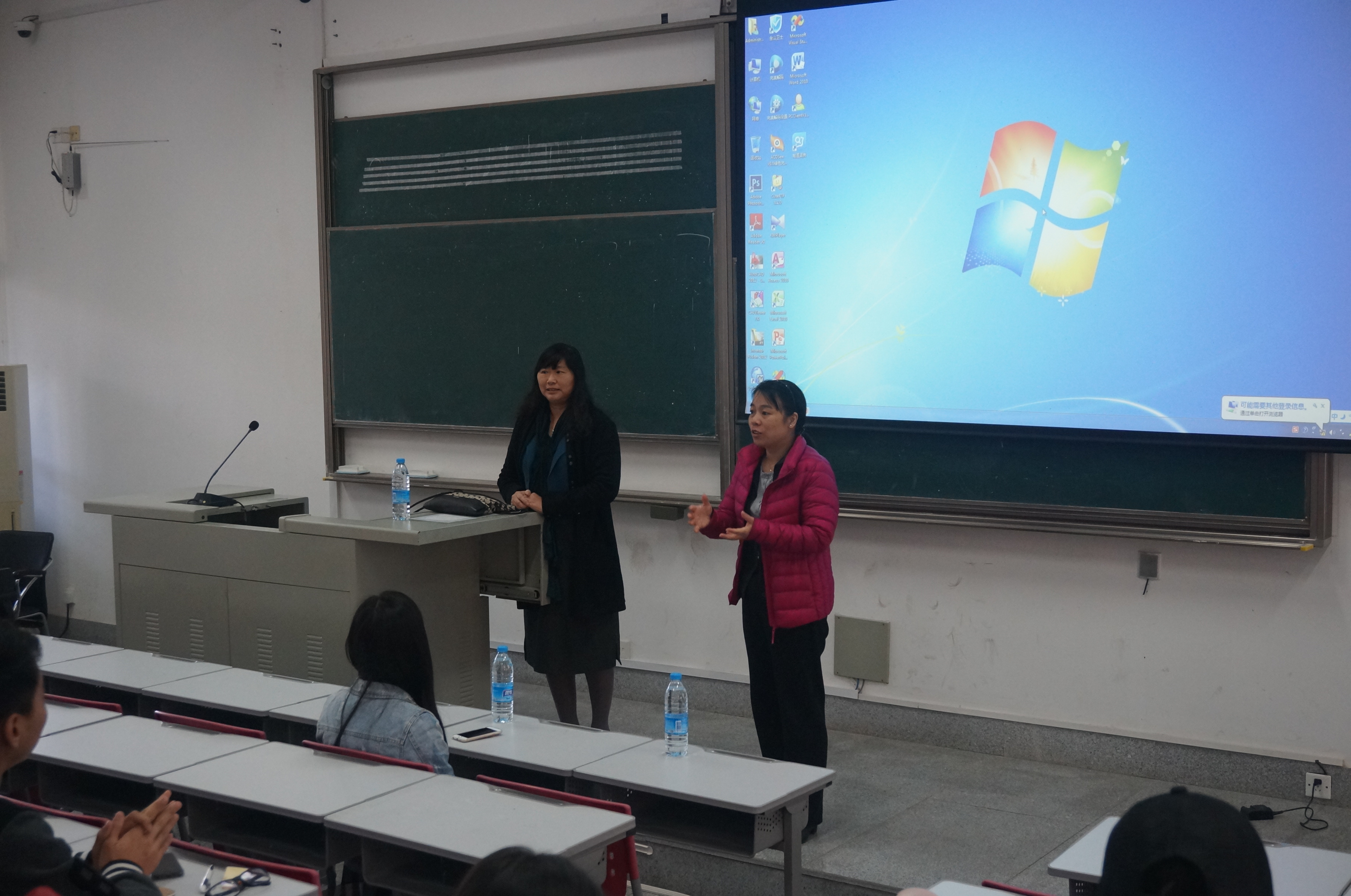 会议由威尼斯人娱乐场
党委书记陈雪琴老师主持